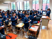 中1の教室で高3のBIG SISTERが活動開始 | 最新のお知らせ｜香蘭