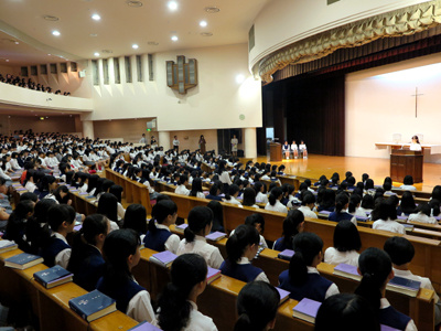 教育実習生が全校礼拝の中で生徒に向けてメッセージ 最新のお知らせ 香蘭女学校 中等科 高等科 st hilda s school
